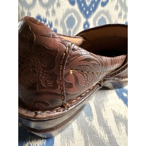 boc Born Concept Brown Embossed Peggy Clogs 7W Man Made Materials SOLD - Picture 14 of 16